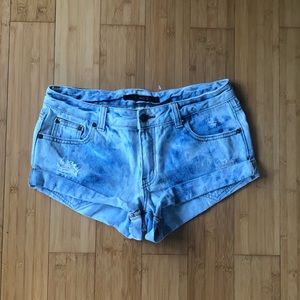 Billabong distressed jean shorts sz 27